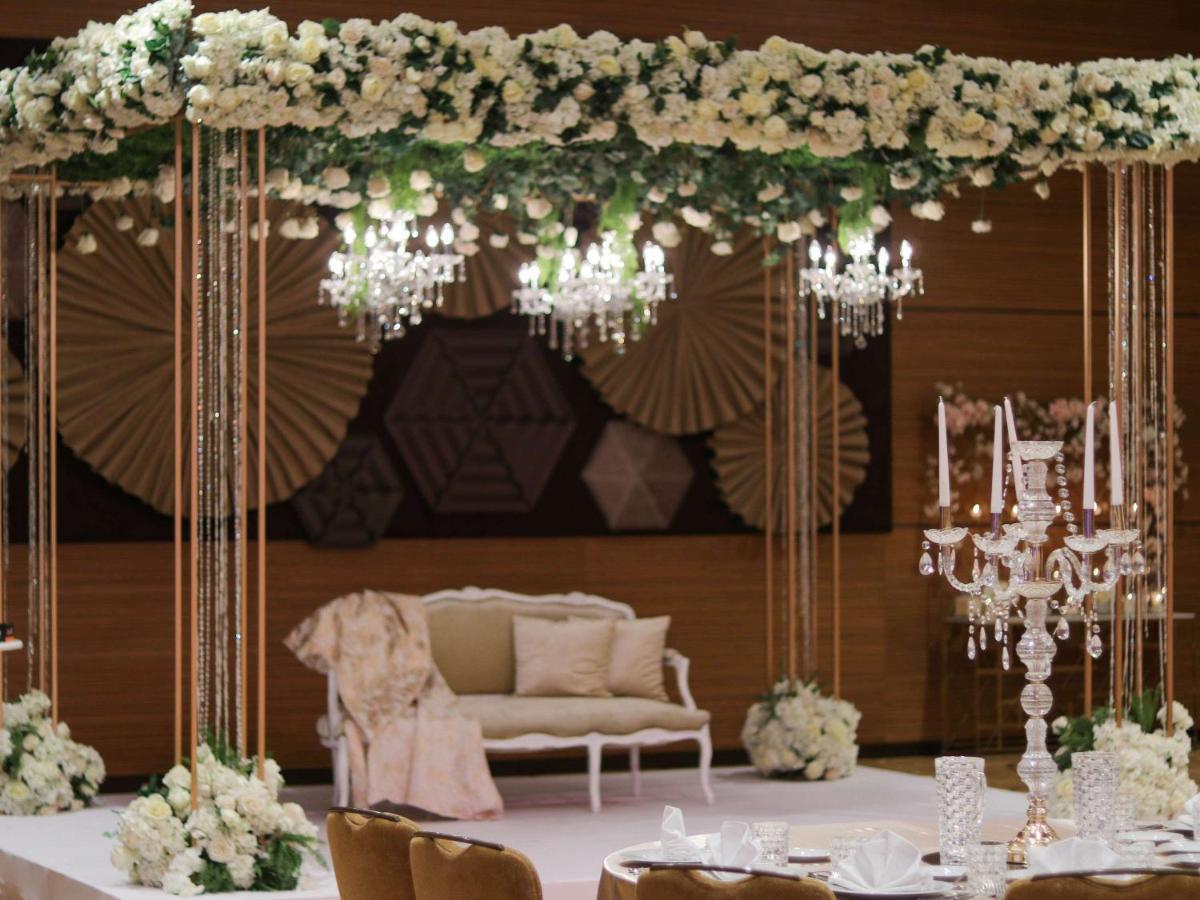 Moevenpick Hotel Du Lac Tunis Eksteriør billede A mandap at a Hindu wedding