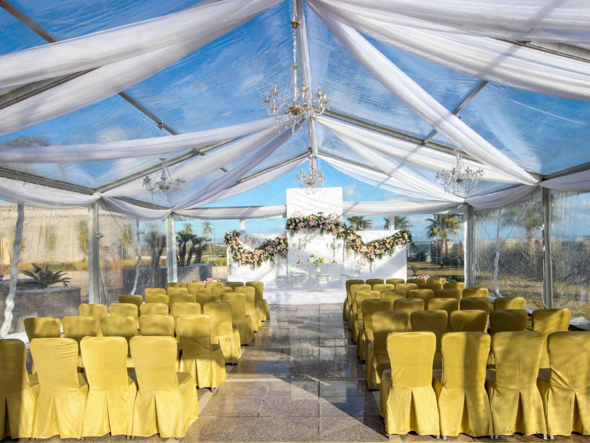 Moevenpick Hotel Du Lac Tunis Eksteriør billede Marquee tent