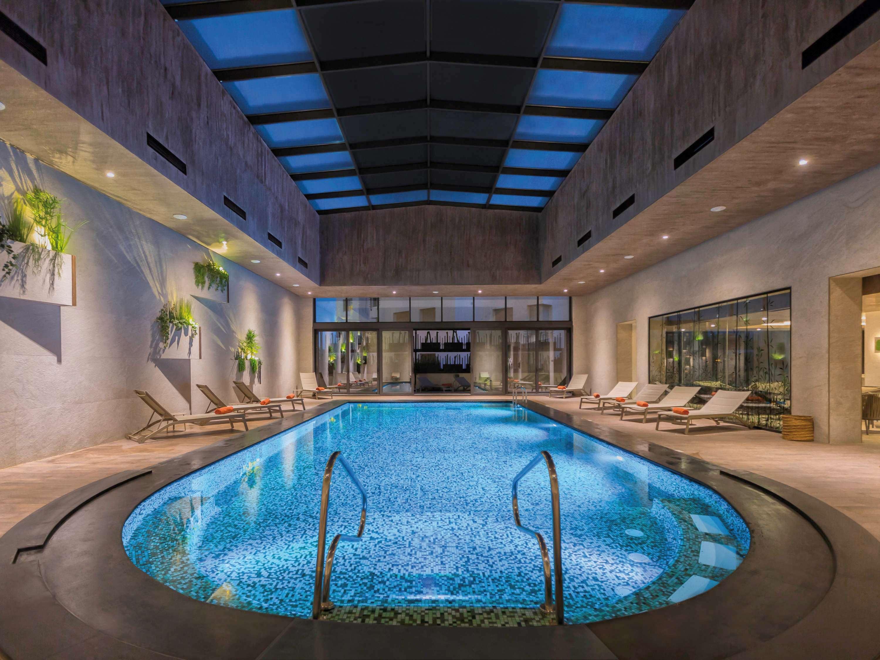 Moevenpick Hotel Du Lac Tunis Eksteriør billede Indoor pool