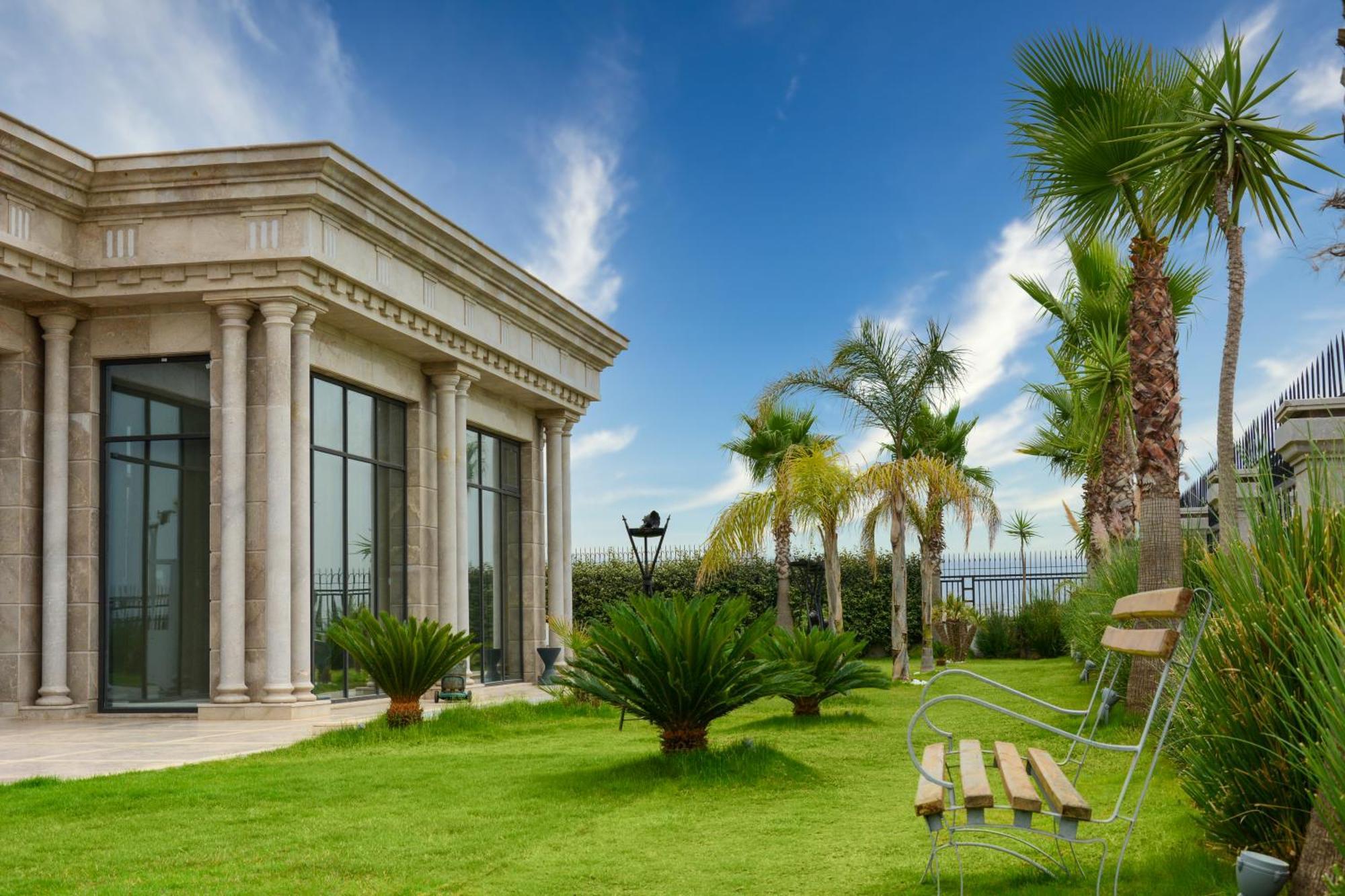 Moevenpick Hotel Du Lac Tunis Eksteriør billede The new building of the university library