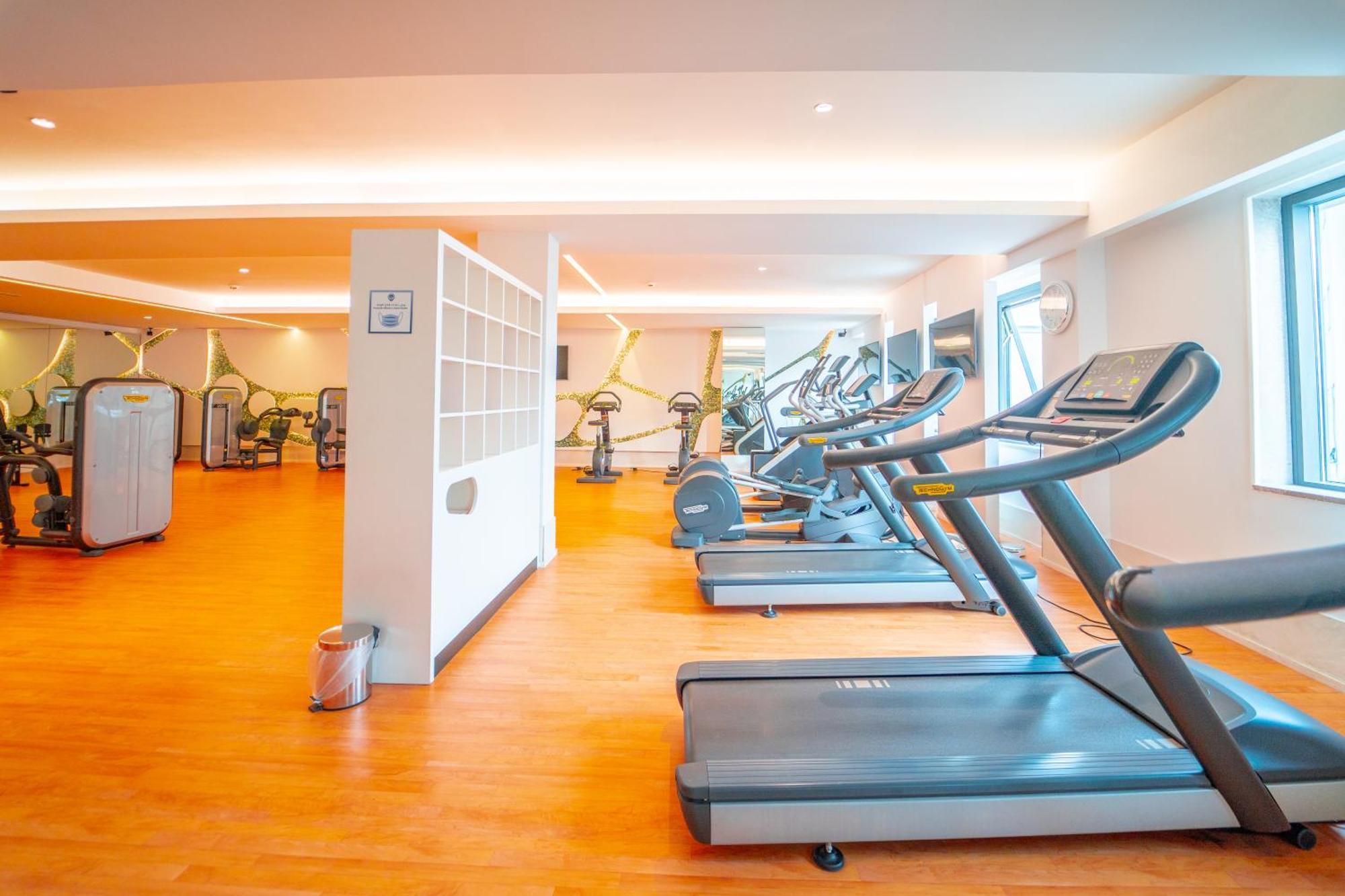 Moevenpick Hotel Du Lac Tunis Eksteriør billede The gym at the hotel