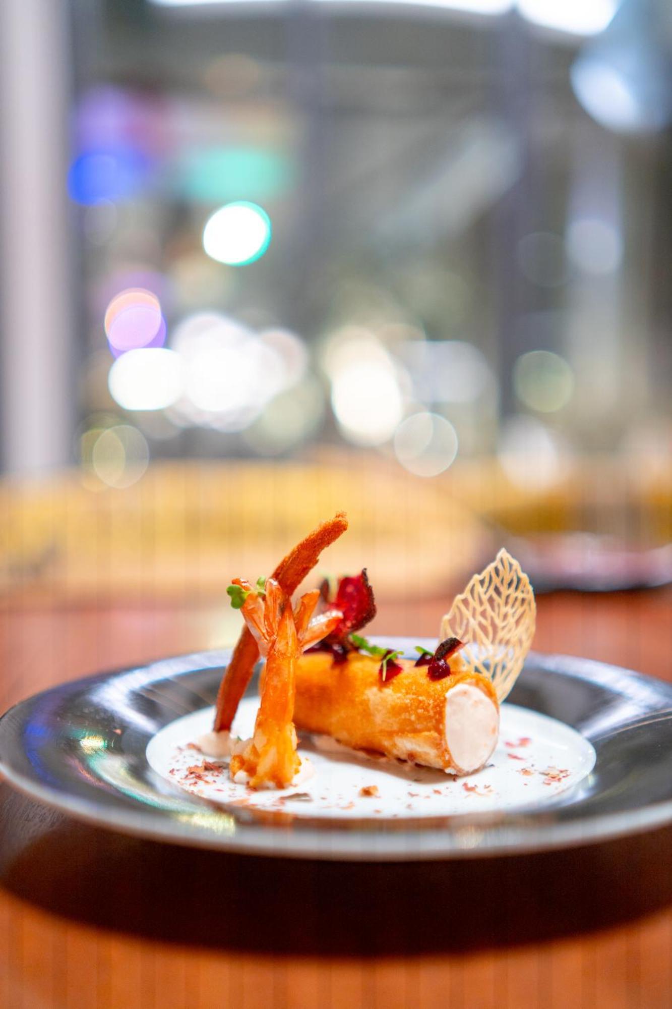 Moevenpick Hotel Du Lac Tunis Eksteriør billede A dessert